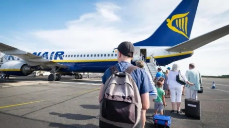 pcykn5-ryanair-passenger-backpack-carry-714580372-ezgif.com-webp-to-jpg-converter (1)