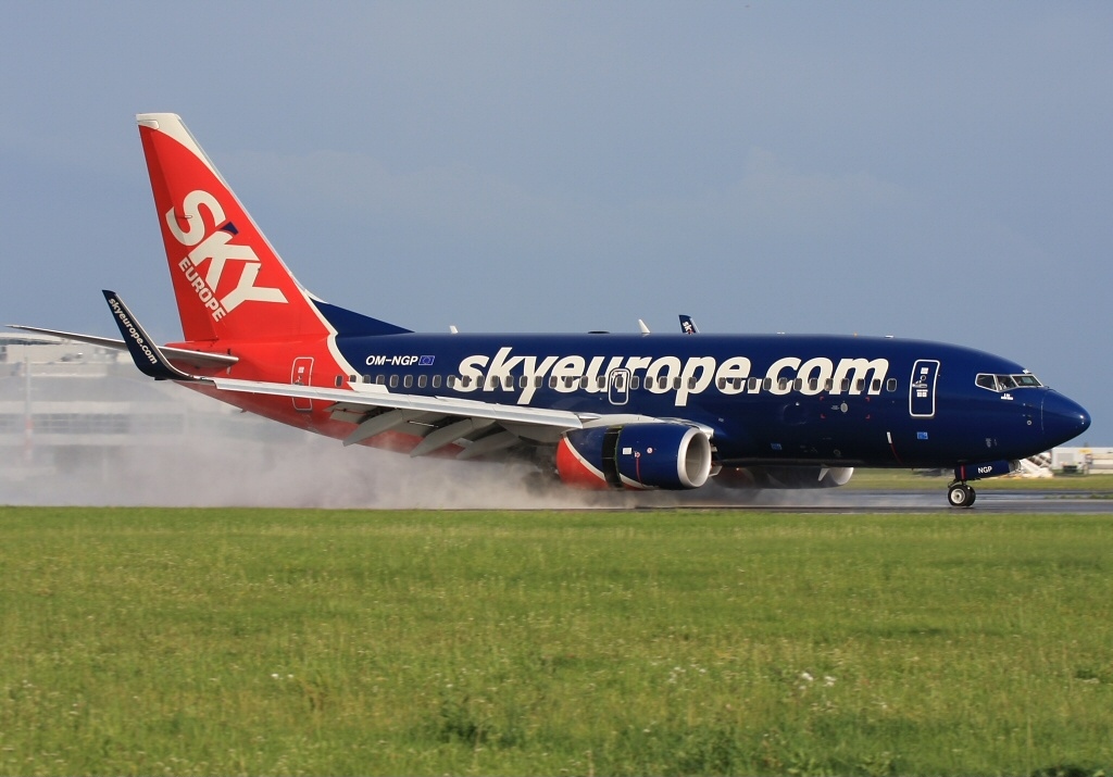 Nízkonákladová revolúcia na Slovensku 1 Boeing 737 76N SkyEurope Airlines AN1860434