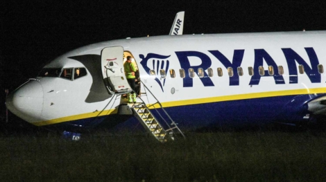 ryanair-emergency-landing-memmingen-airport-bavaria-060525-3-66e9469c39244ae0a050868ef58140d0
