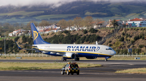 Ryanair-plane-in-the-Azores