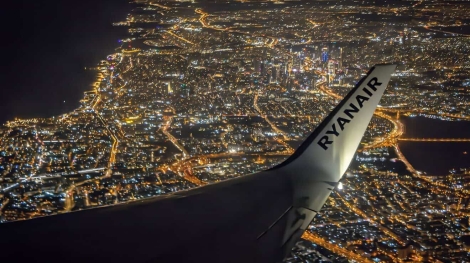 2048px-Ryanair_winglet_over_Tel_Aviv-1320x880