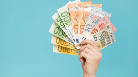 igd-hero-euros-currency-hand